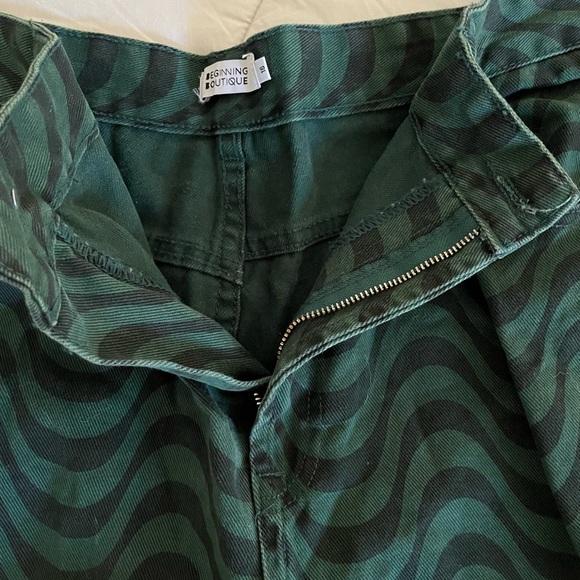 Beginning boutique: groovy green and black chevron print jeans - Picture 3 of 5